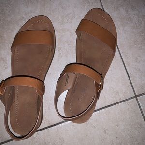 Soda sandals